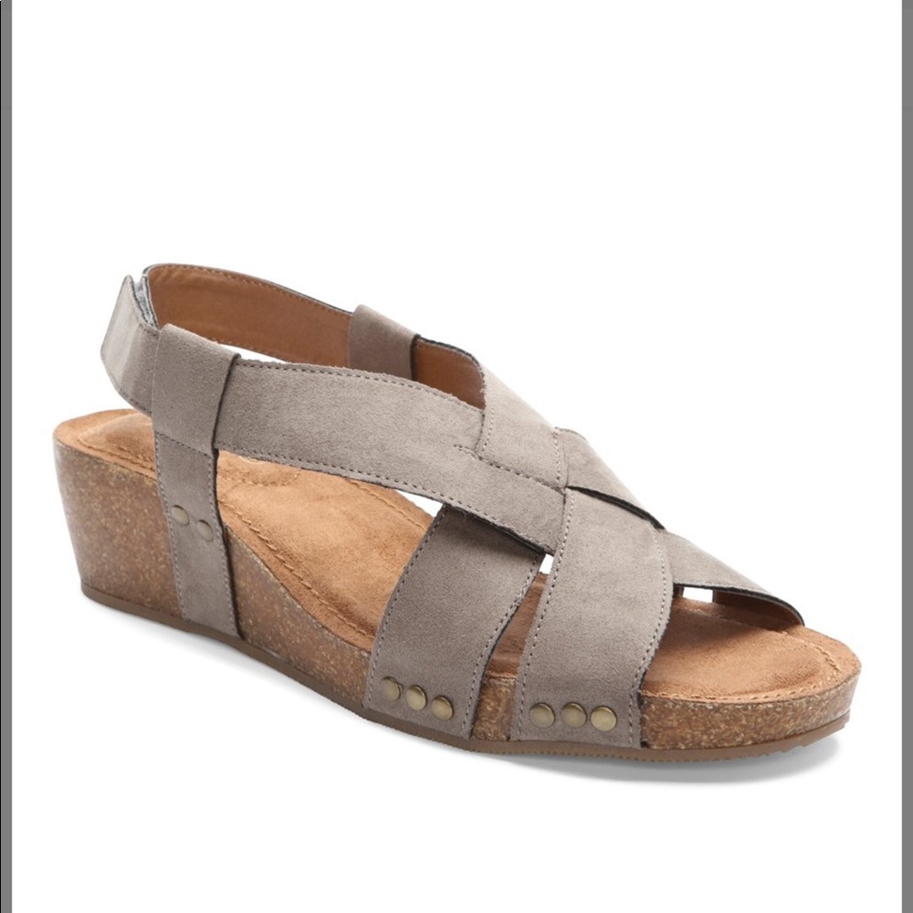 💕NIB ME TOO LOLA ALPACA SANDALS 8.5***